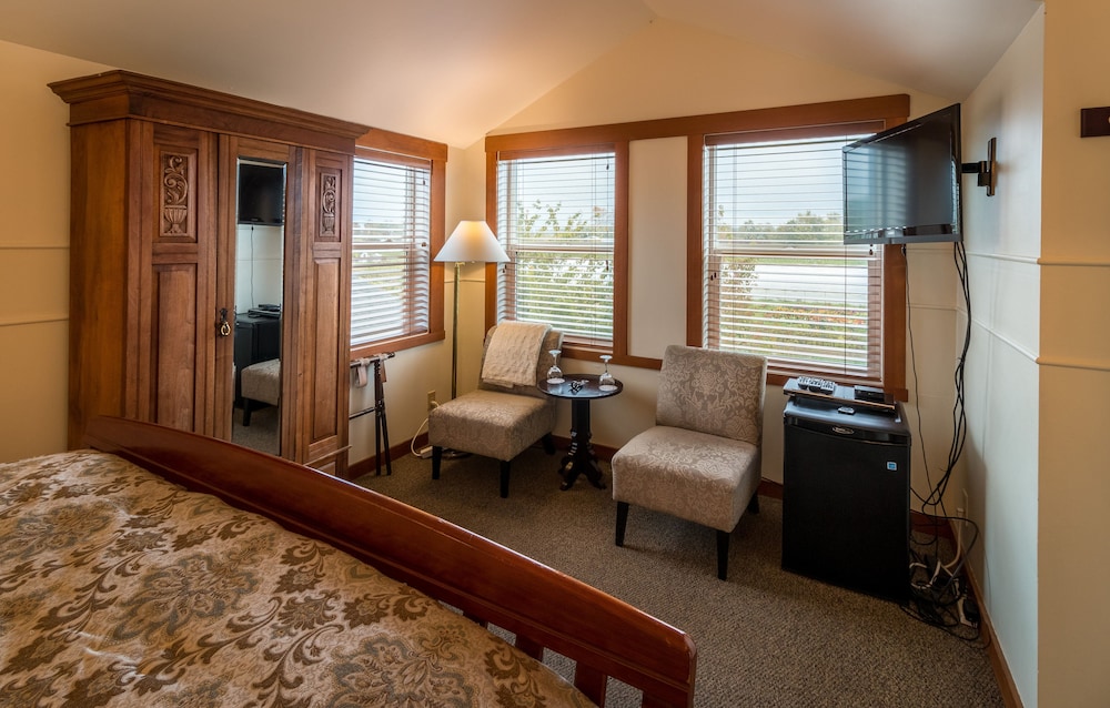 Single Room, 1 Queen Bed, Garden View photo 1