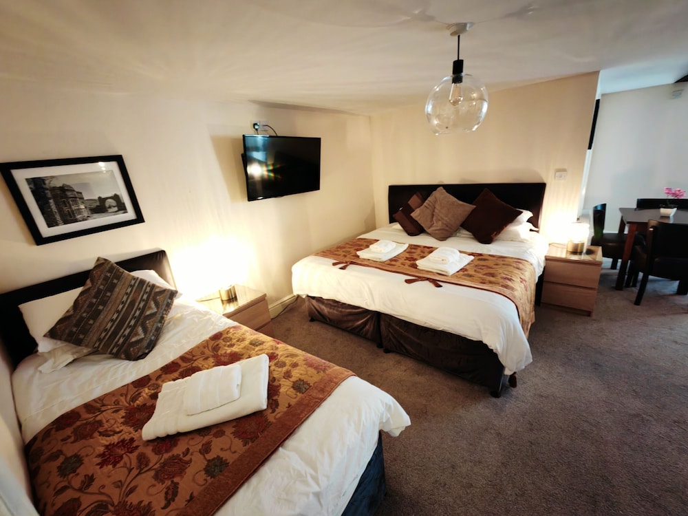 Suite, Ensuite photo 2