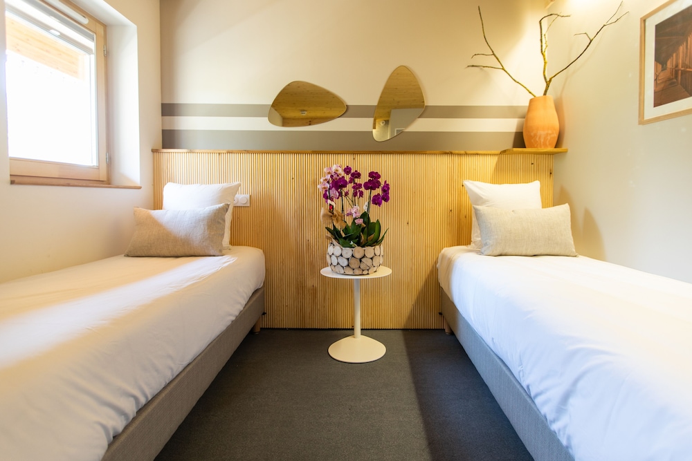 Premium Twin Room - Photo 1