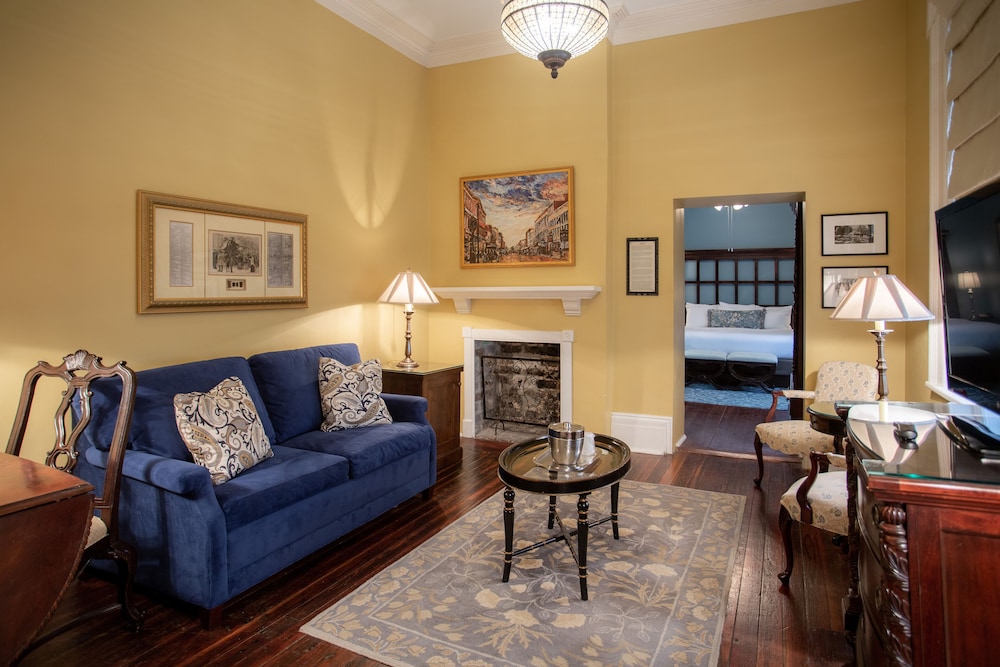 Suite, Courtyard Area photo 1