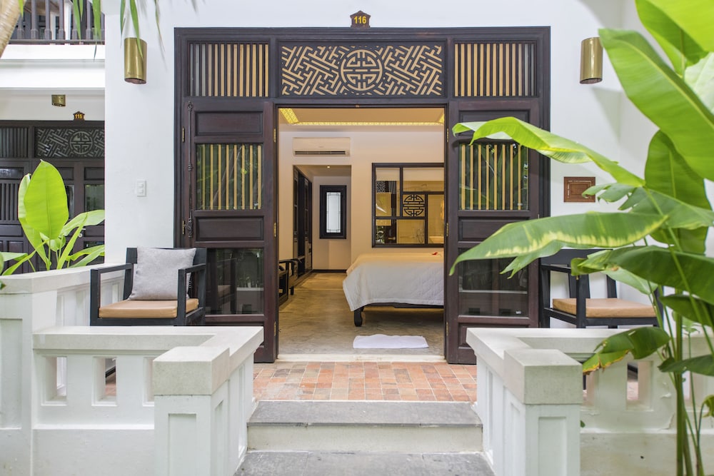 Deluxe Room, Garden View - Photo 6