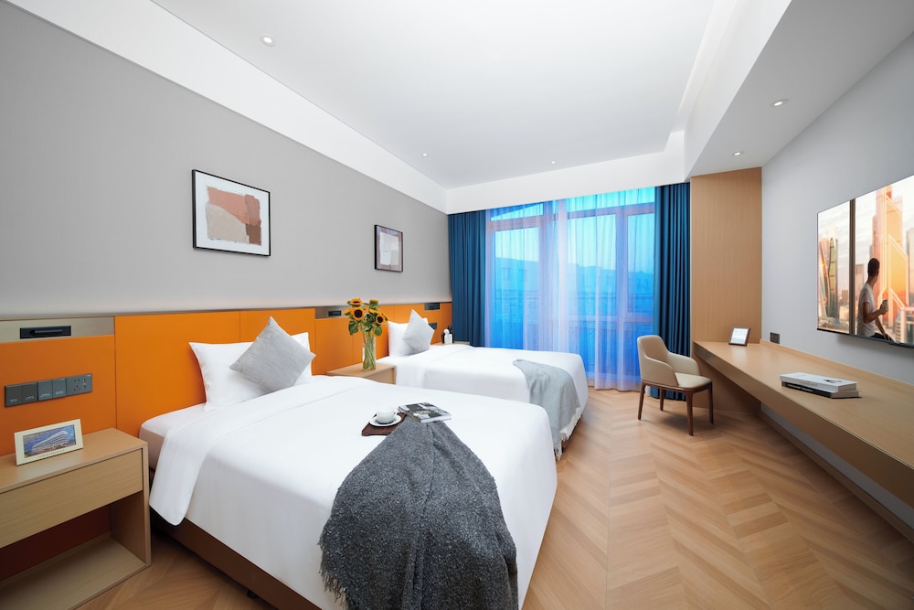 One-Bedroom Deluxe Twin photo 1
