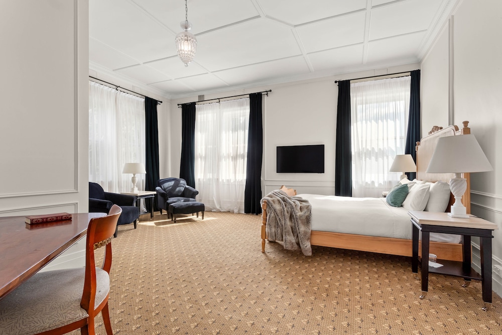 Deluxe Room, 1 King Bed, Garden View photo 3
