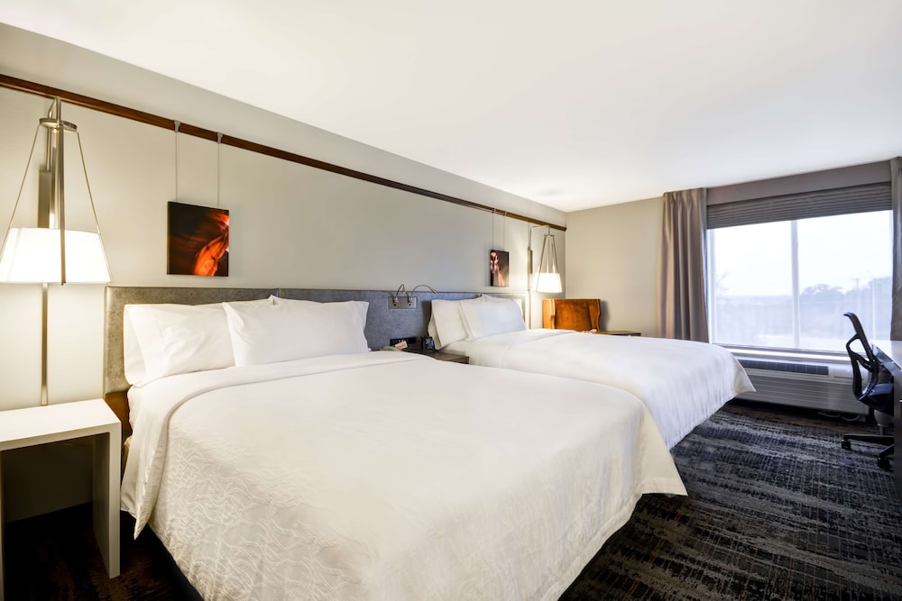 Room, 2 Queen Beds, Accessible, Bathtub - Photo 1