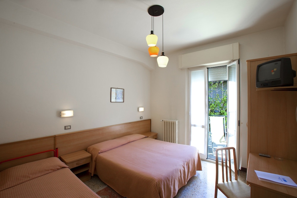 Basic Triple Room, Garden View photo 1