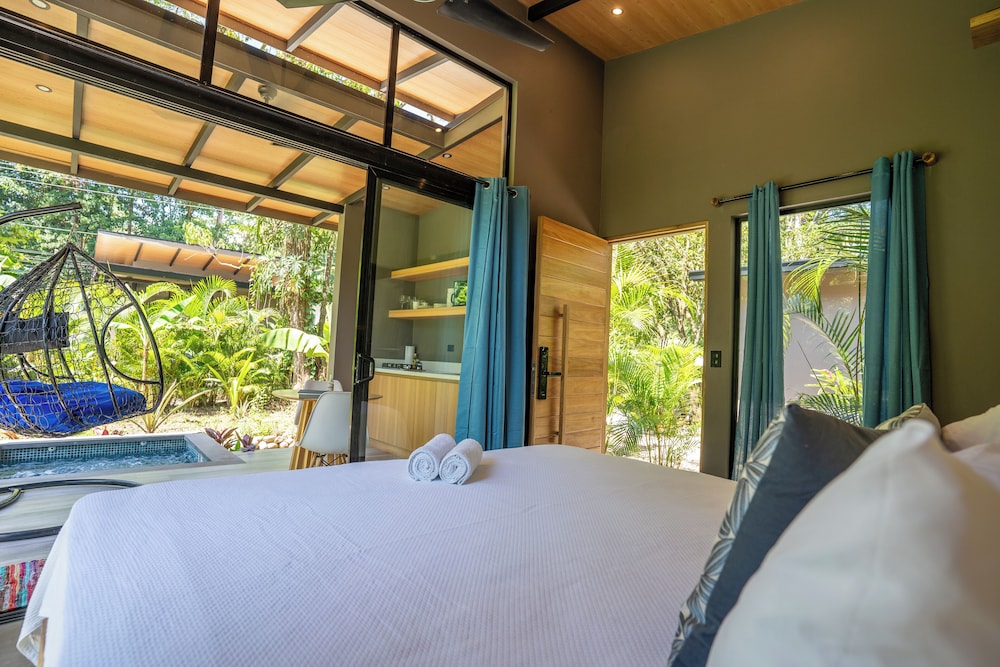 Bungalow, 1 King Bed, Private Pool, Garden View photo 2