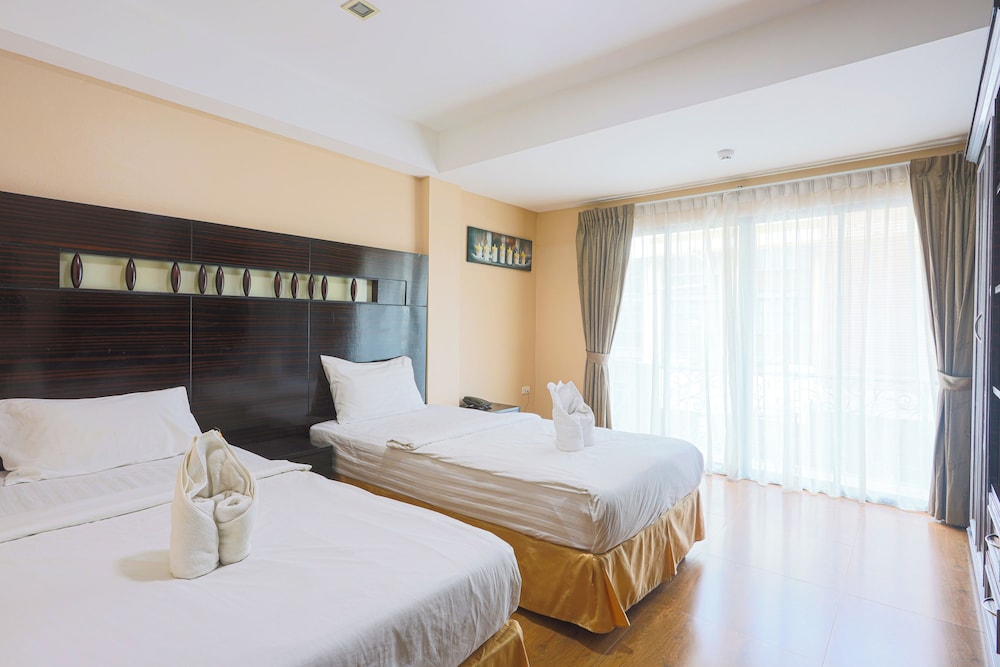 Deluxe Twin Room photo 3