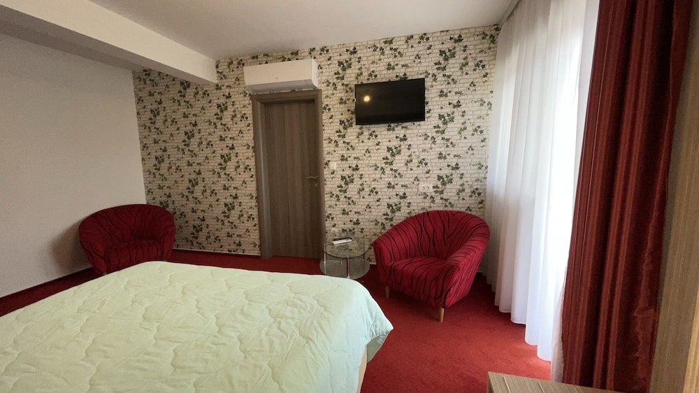 Comfort Double Room, 1 Queen Bed, Hill View photo 2