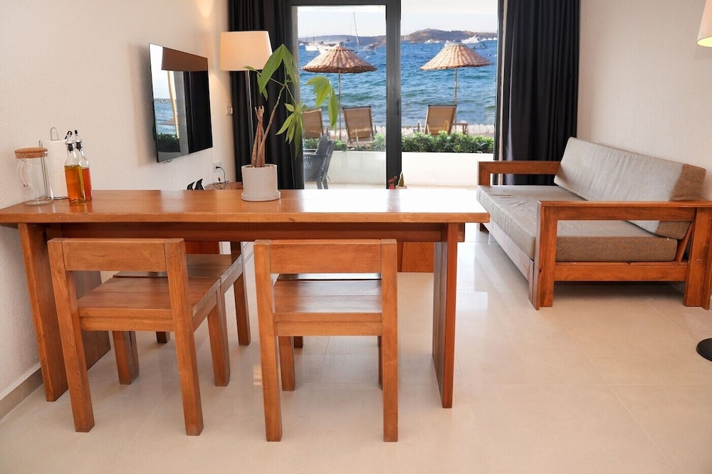 Executive House, 2 Bedrooms, Sea View, Beachfront photo 1