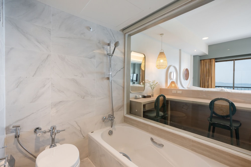 Premium Ocean Facing - Photo 7