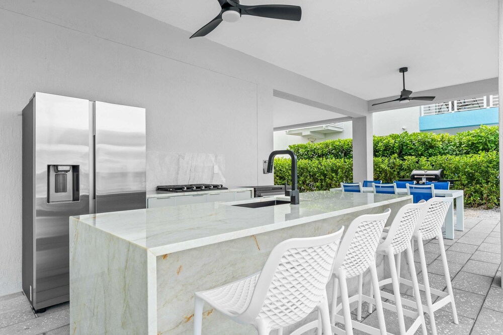 Saltwater Social Game Room Pool Dock Views, Billede 6