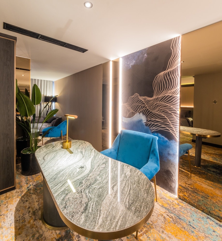 Executive Room - Photo 5