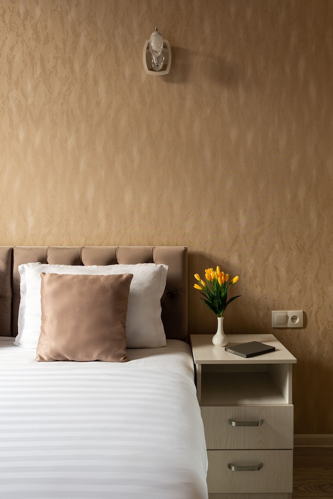 Standard Double Room - Photo 8