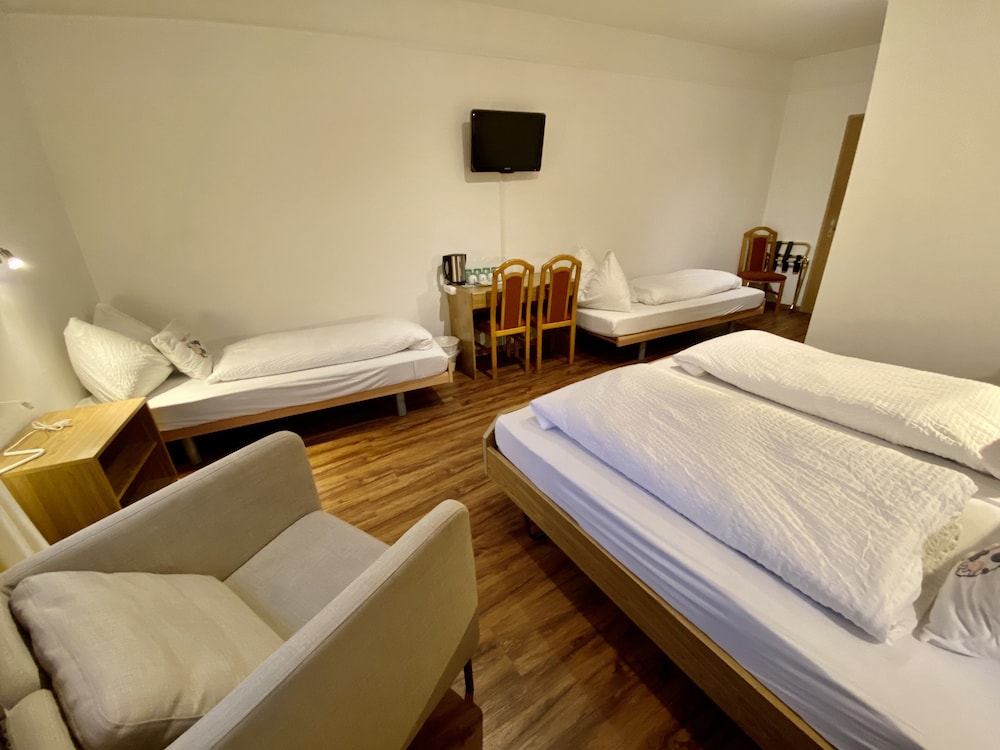 Basic Quadruple Room photo 1