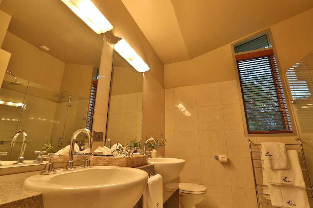 Luxury Chalet, 1 King Bed, Mountain View photo 3