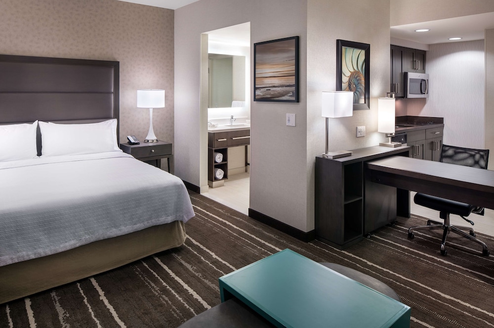 Premium Studio, 1 King Bed, Accessible, Bathtub