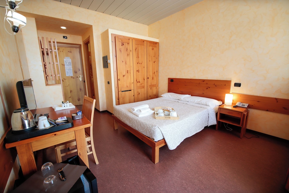 Basic Double Room Single Use - Photo 1