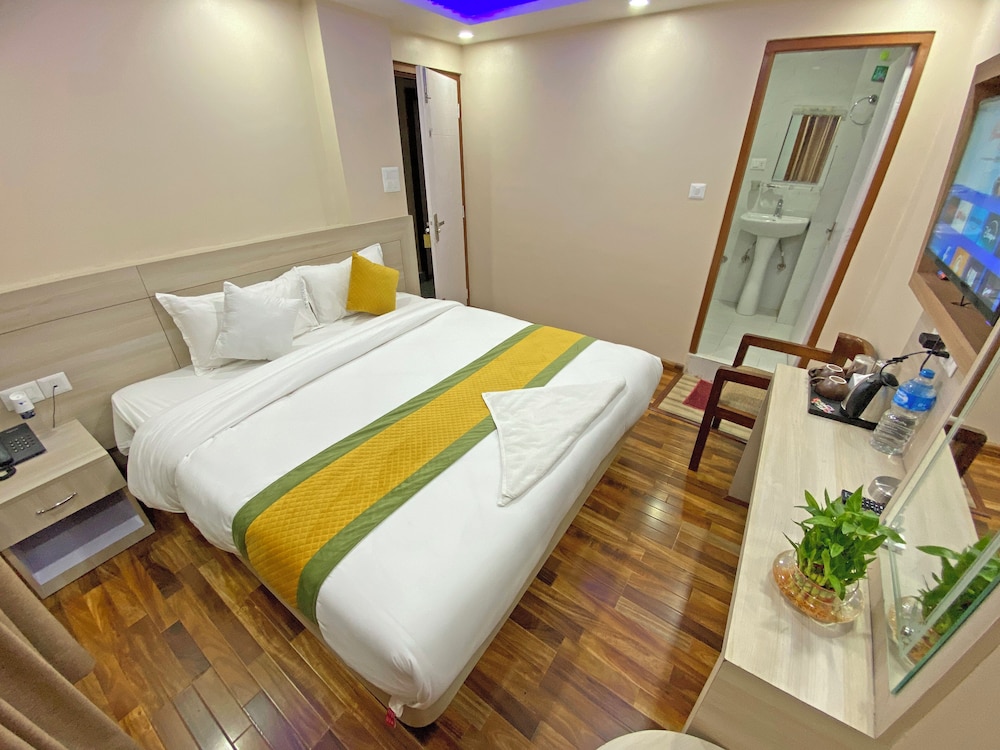 Superior Double Room, City View