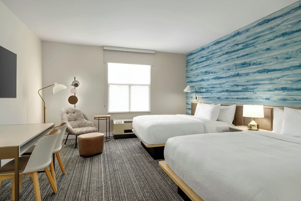 Studio Suite, 2 Queen Beds (Mobility Accessible, Tub)