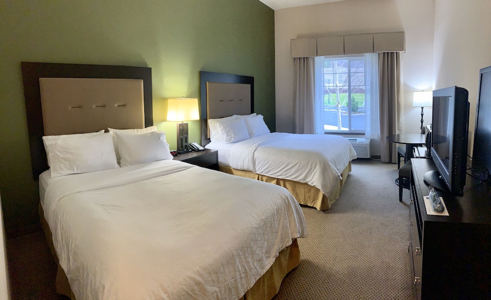 Suite, Multiple Beds (Additional Living Area) - Photo 9