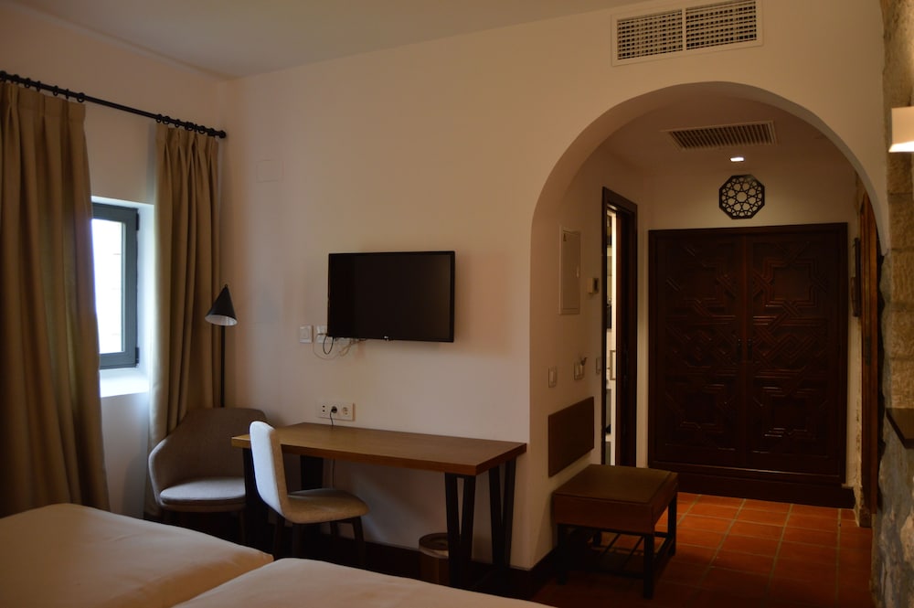 Standard Double or Twin Room - Photo 4
