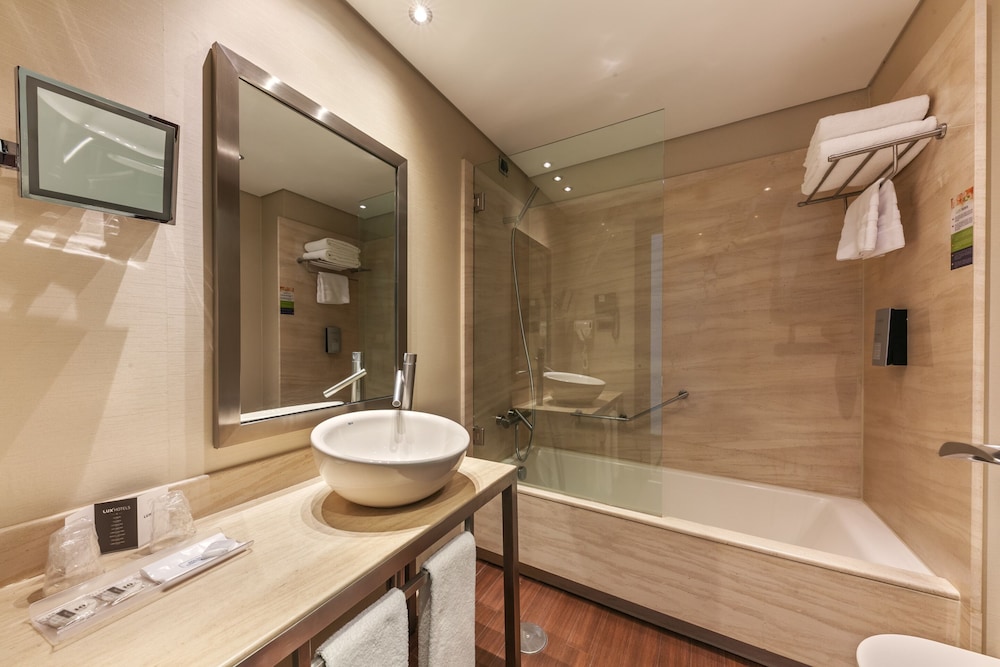 Standard Double or Twin Room - Photo 4