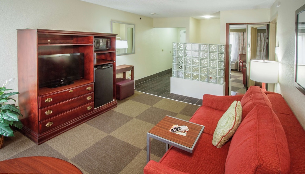 Deluxe Room, 1 King Bed, Non Smoking photo 3