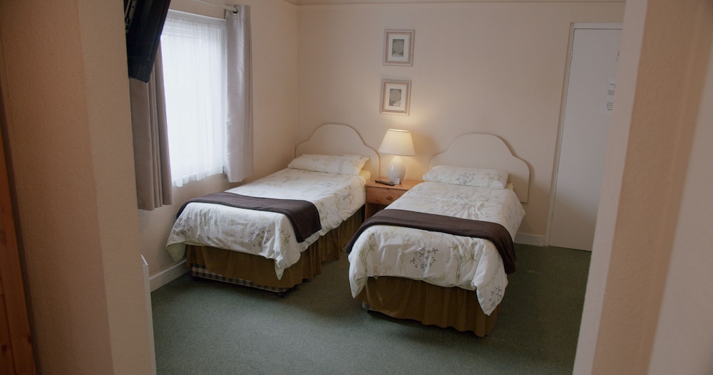 Basic Twin Room, Ensuite (Room 2) - Photo 3
