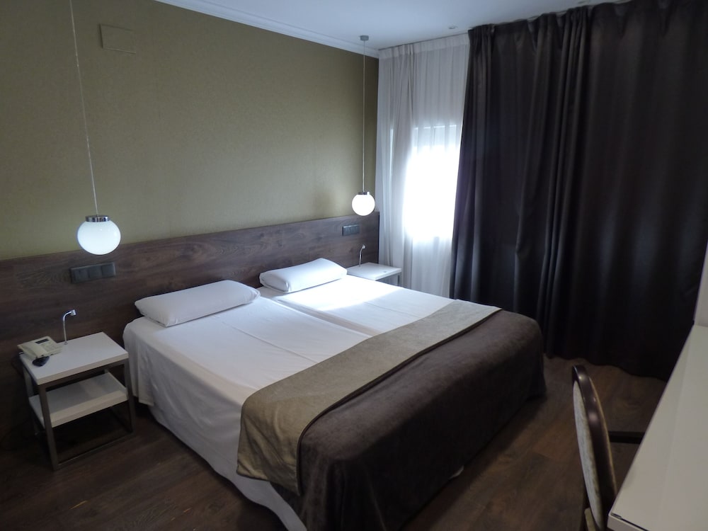 Panoramic Twin Room photo 2