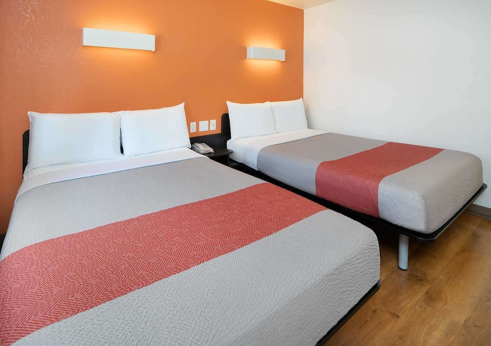 Deluxe Room, 2 Double Beds, Non Smoking, Refrigerator & Microwave photo 1
