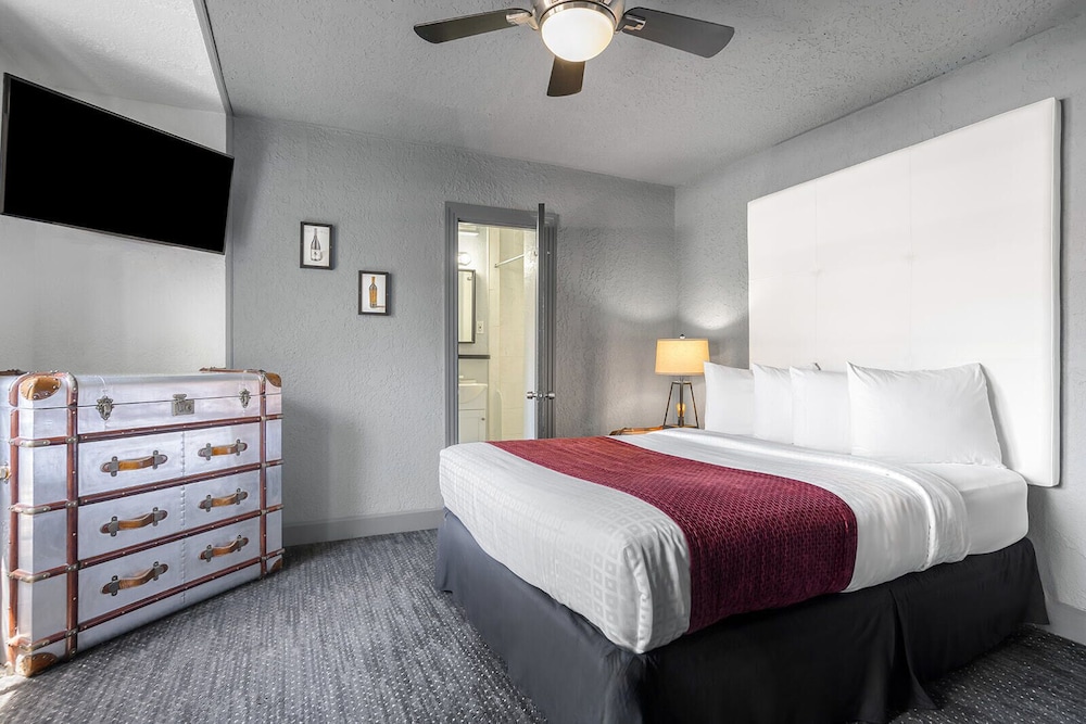 Standard Room, 1 Queen Bed