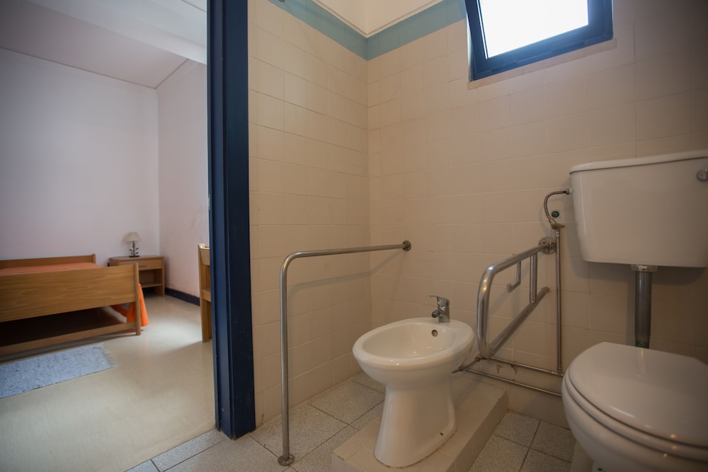 Twin Room, Accessible, Private Bathroom - Photo 3