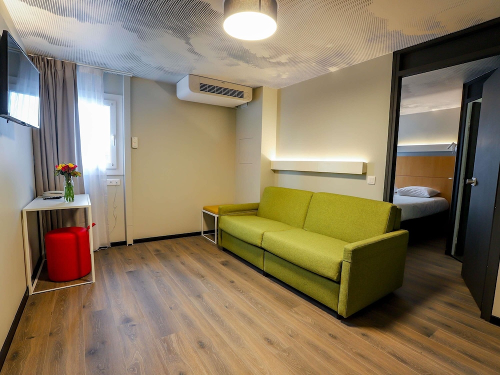 Standard Room, Multiple Beds - Photo 3