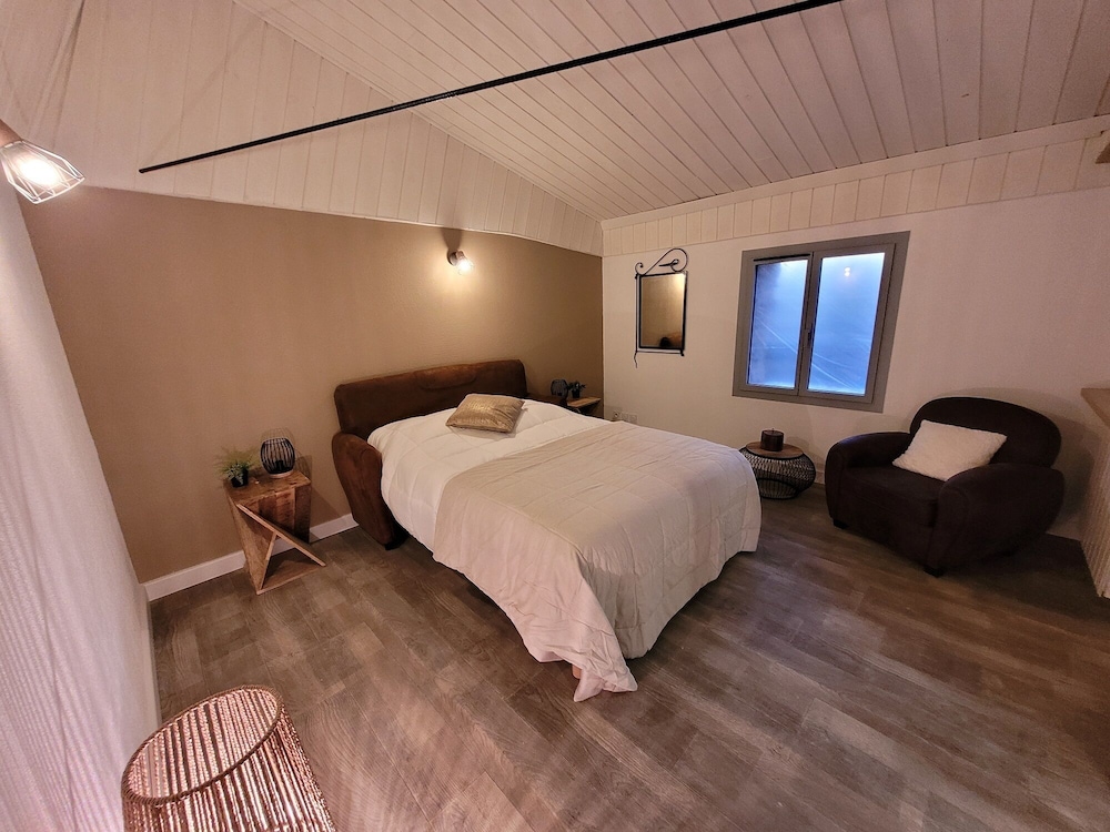 Comfort Double Room, Ensuite, Mountain View (Doux Refuge) photo 1