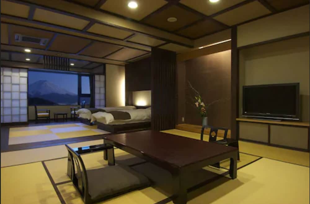 Modern Japanese Western Room with Mt. Fuji view (Child under 12 years old cannot be accommodated)