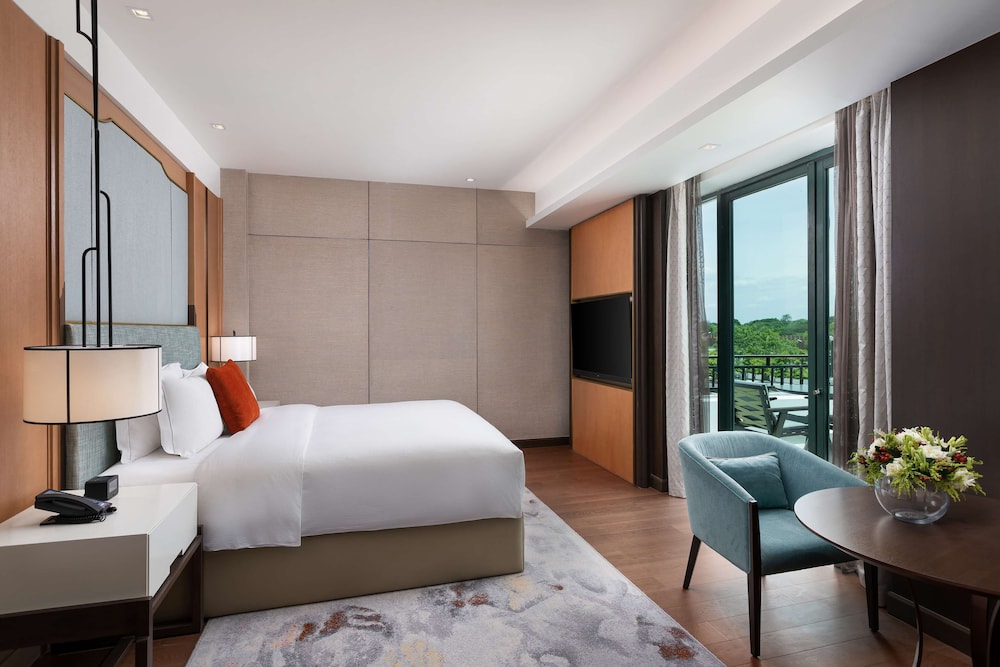 Executive Room, 1 King Bed, Terrace, Hill View