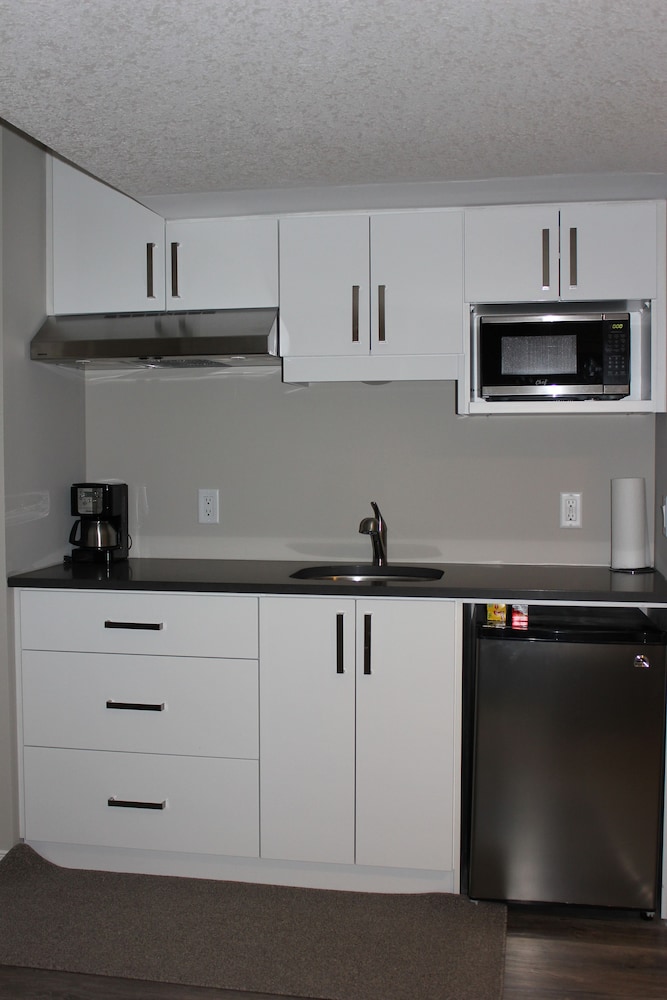 Two Bedroom Unit with Kitchenette (Basement)-2 photo 3