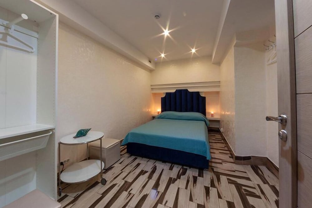 Basic Double Room, No Windows
