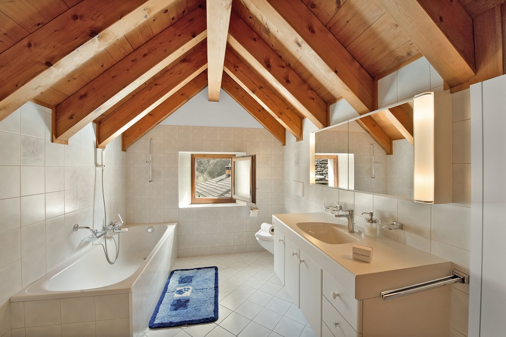 Standard Chalet, Multiple Bedrooms, 2 Bathrooms, Mountainside (Rustico Esterina) photo 3