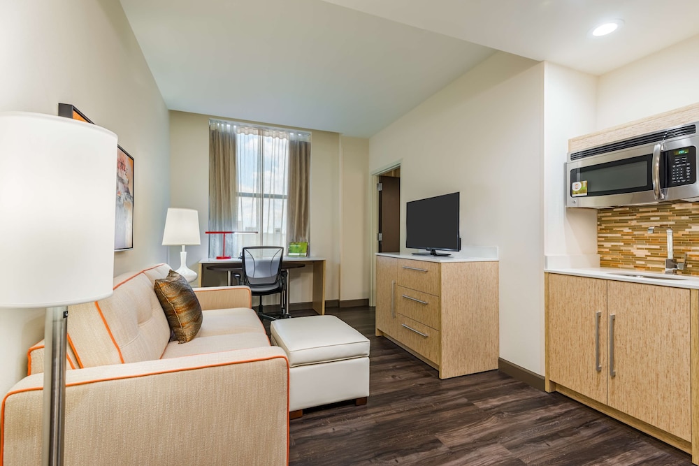 Suite, 1 Queen Bed with Sofa bed, Non Smoking