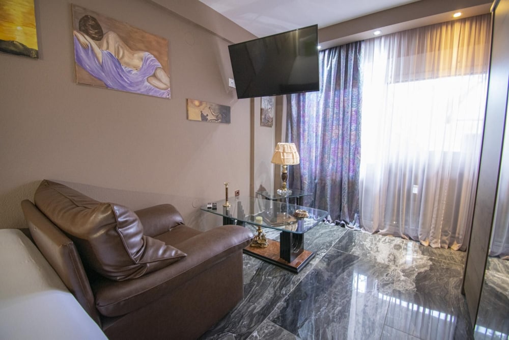 Apartment photo 2