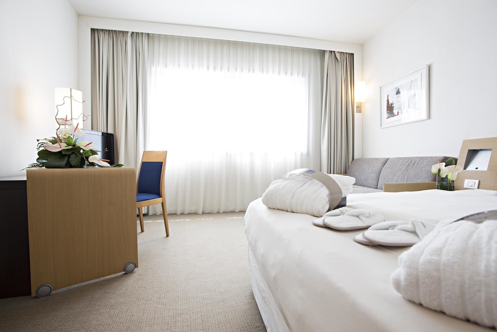 Executive Room, 1 King Bed with Sofa bed photo 2