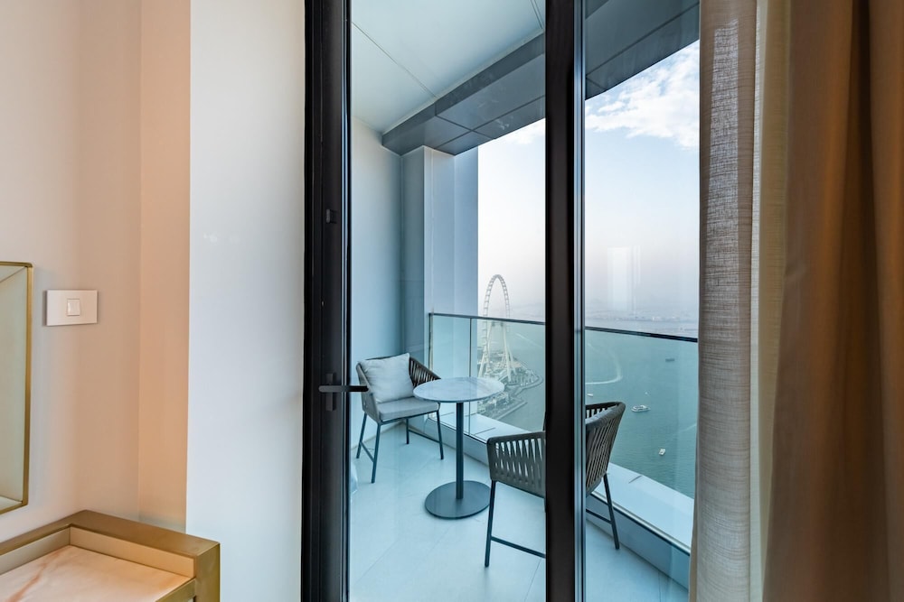 Apartment, Smoking