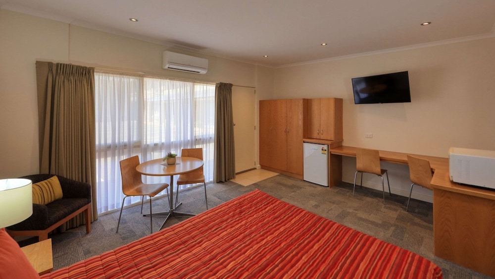 Room, Multiple Beds, Non Smoking - Photo 2