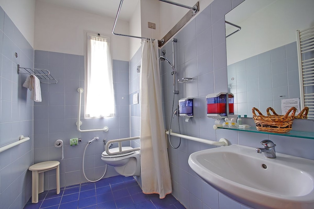 Triple Room, Accessible photo 2