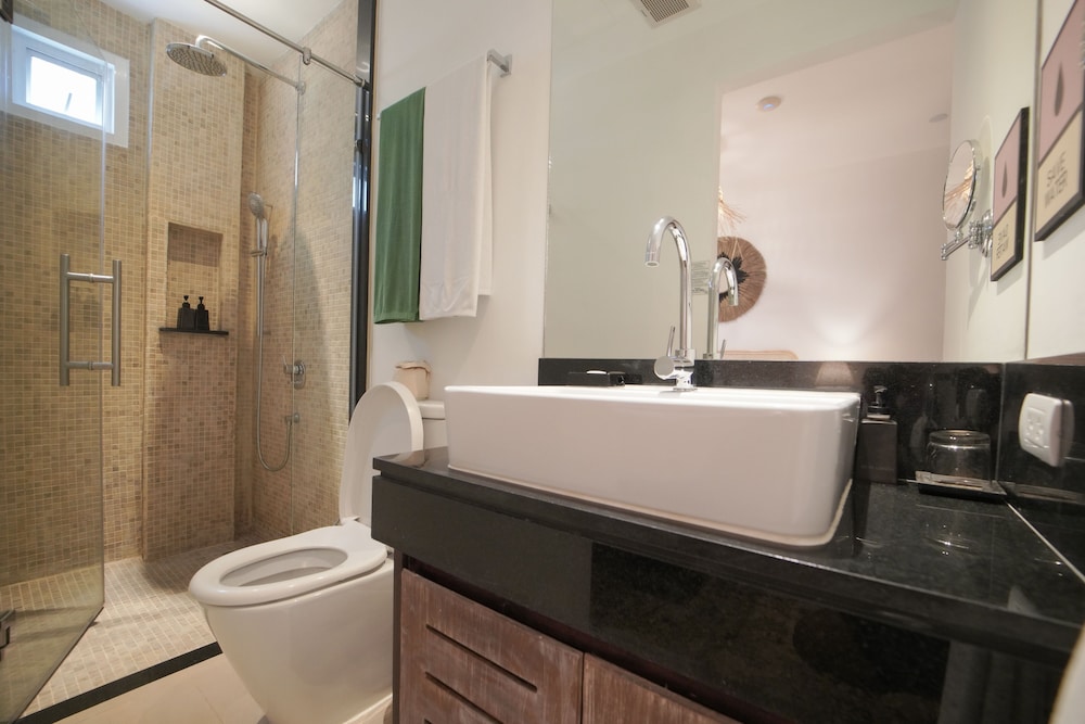 Deluxe Queen Room - Photo 6