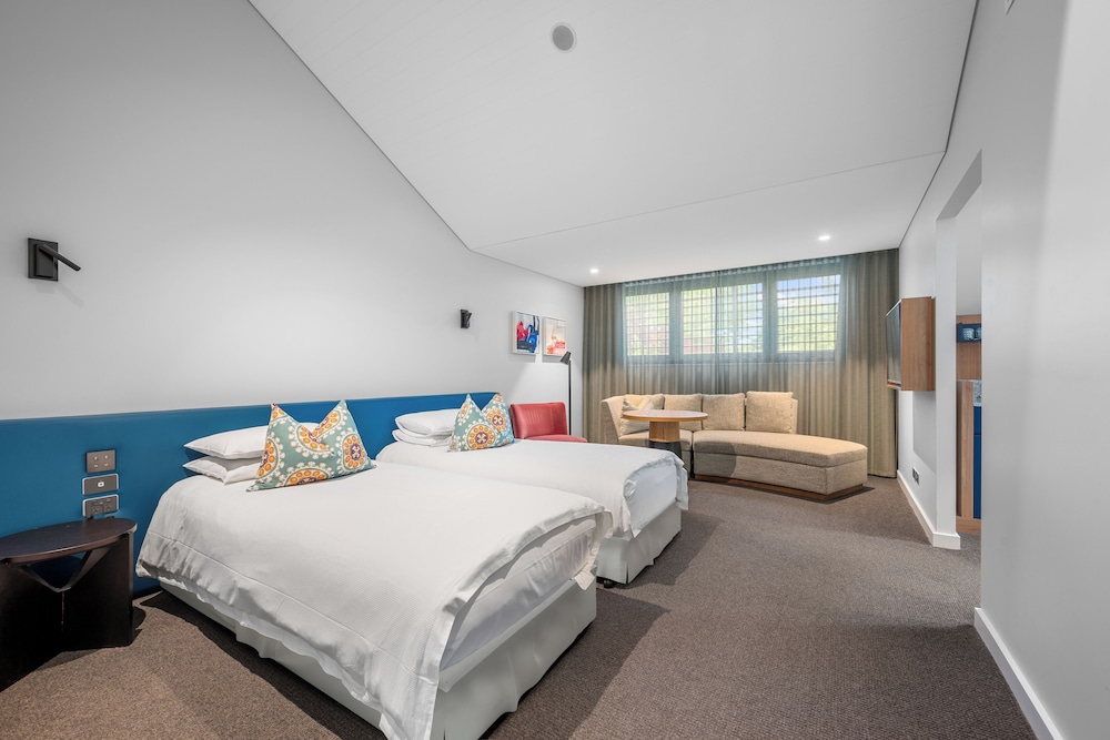 Executive Suite, 1 King Bed, Mobility Accessible