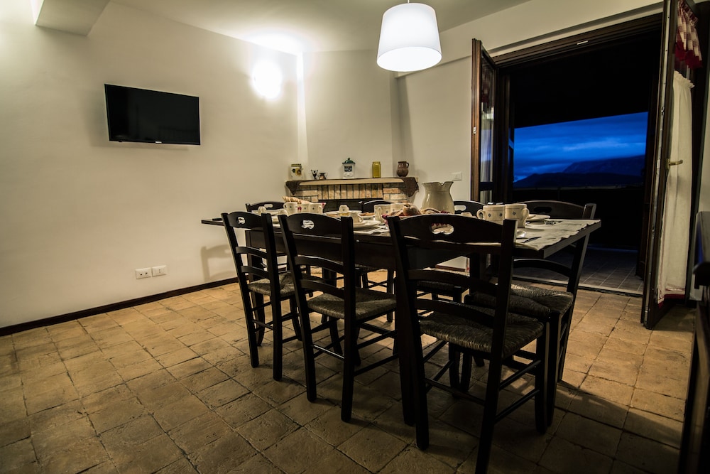 Apartment, 2 Bedrooms, Fireplace, Valley View photo 2