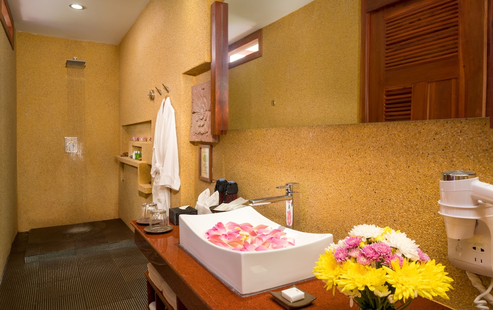 Luxury Twin Suite, Balcony, City View photo 3