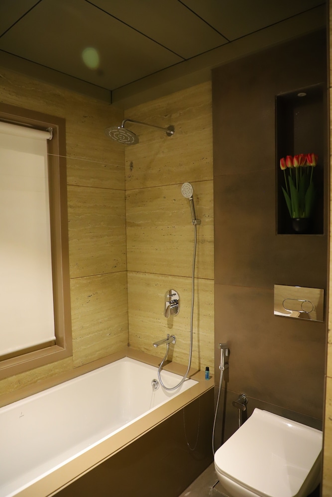 Executive Suite, City View photo 3